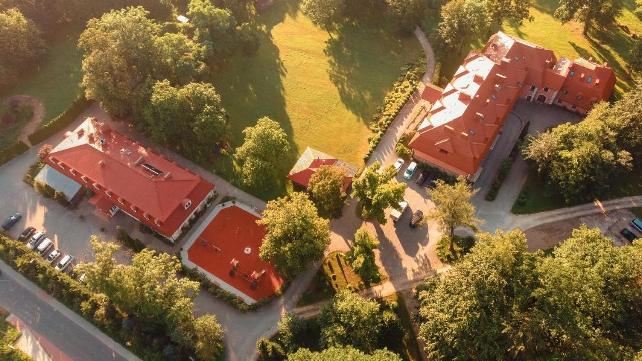 Dwor Ostoia 호텔 Rymanów 외부 사진