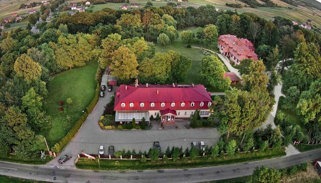 Dwor Ostoia 호텔 Rymanów 외부 사진