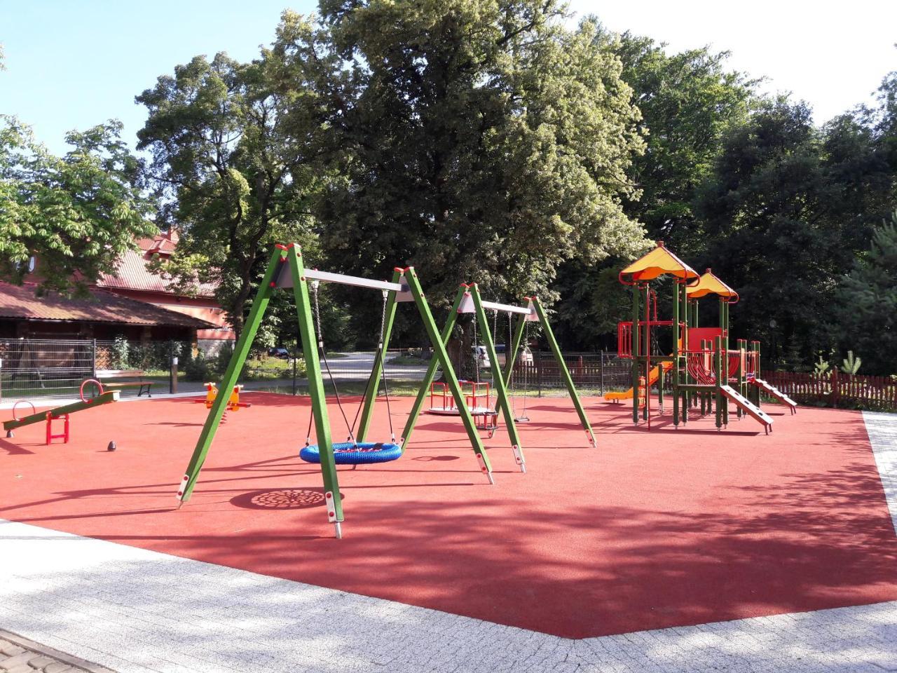 Dwor Ostoia 호텔 Rymanów 외부 사진