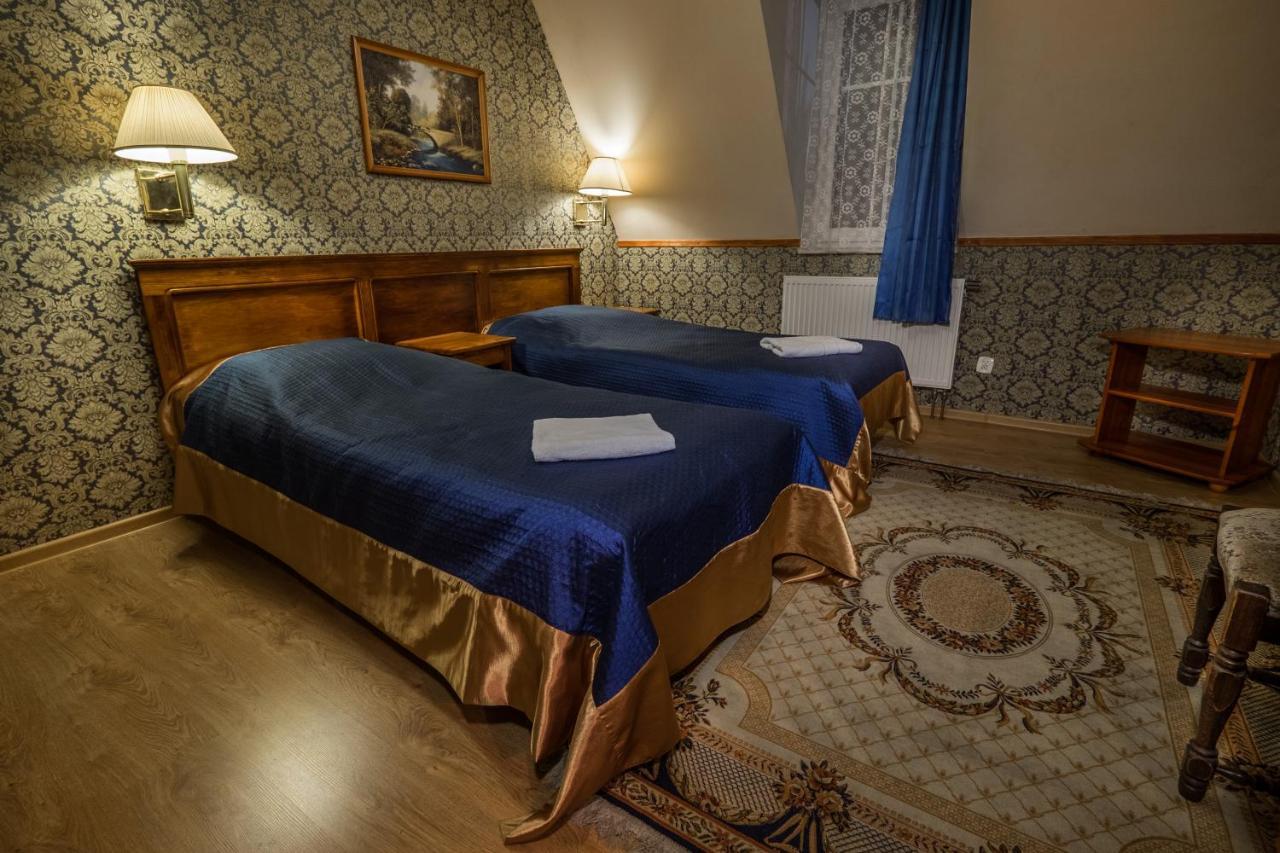 Dwor Ostoia 호텔 Rymanów 외부 사진